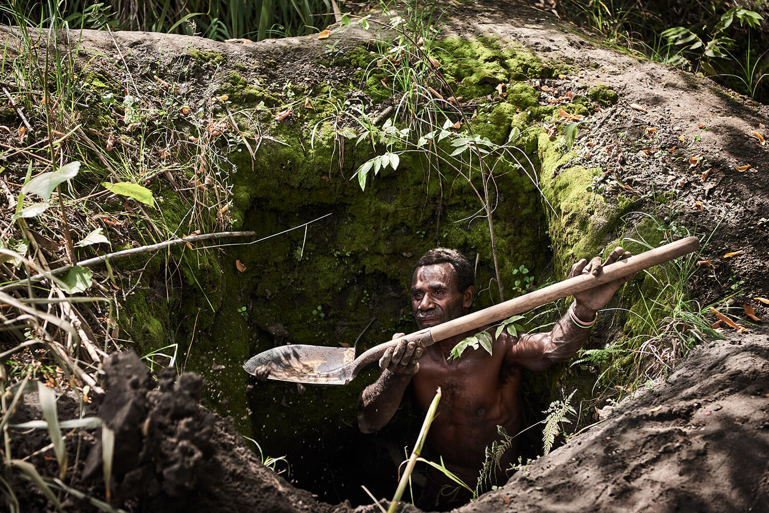 21-Megapode-Egg-Hunters-3024-Kristina-Steiner