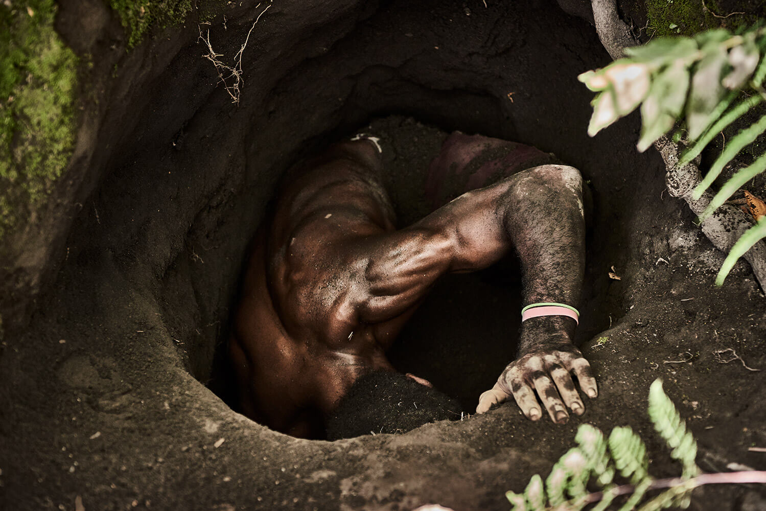 22-Megapode-Egg-Hunters-3056-Kristina-Steiner