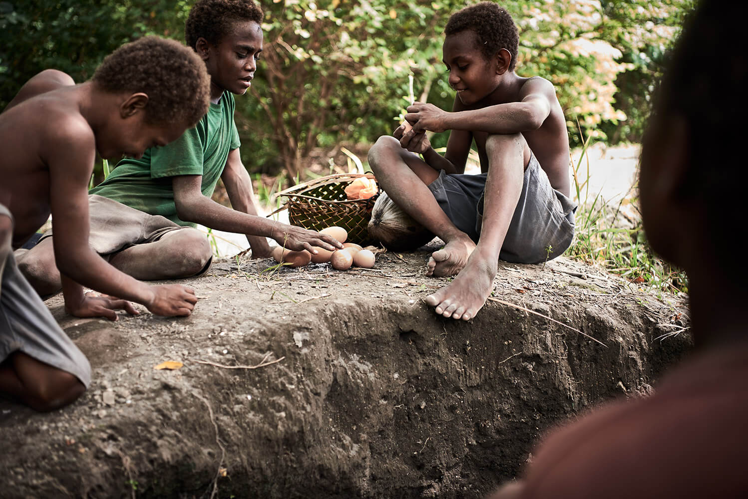 27-Megapode-Egg-Hunters-3259-Kristina-Steiner