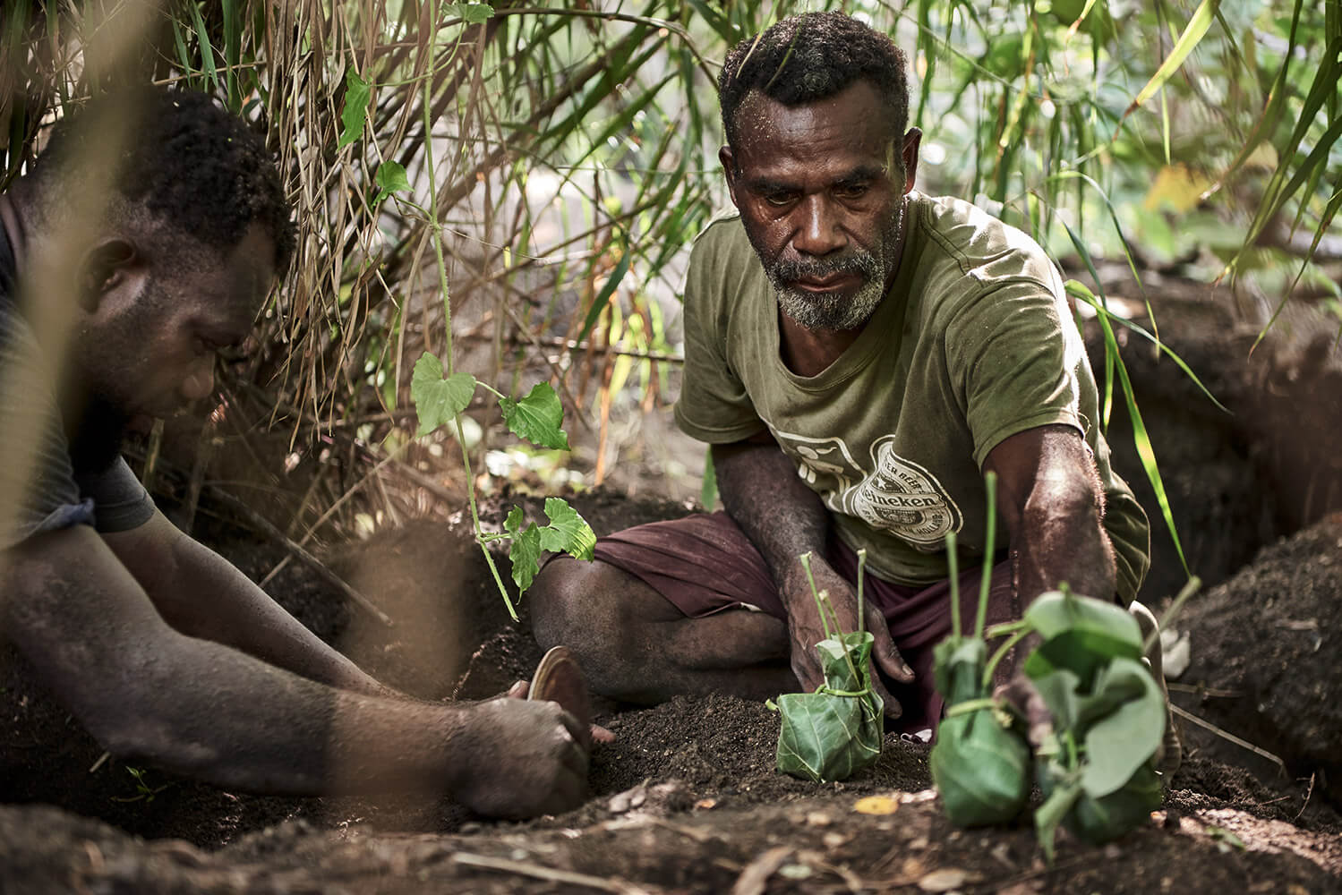 47-Megapode-Egg-Hunters-Chris-0150-Kristina-Steiner