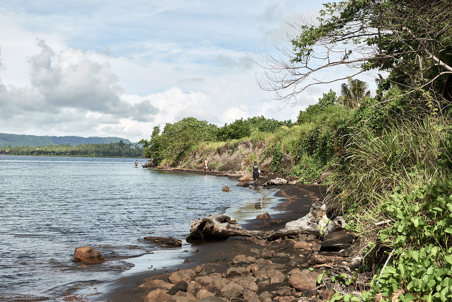 59-Megapode-Egg-Hunters-Chris-0232-Kristina-Steiner