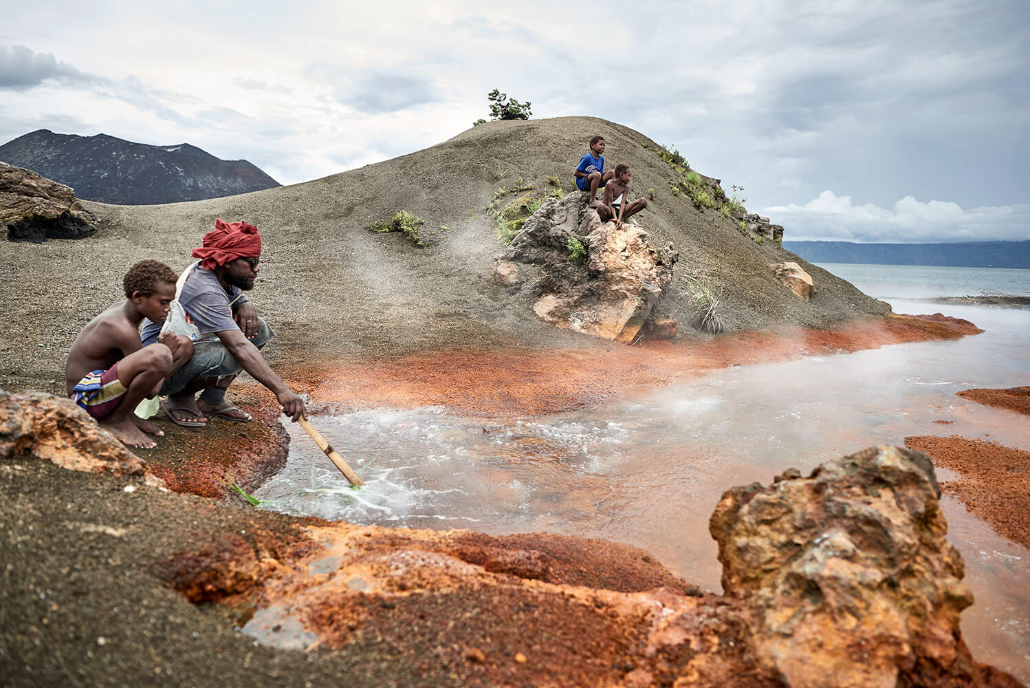 81-Megapode-Egg-Hunters-Chris-0429-Kristina-Steiner