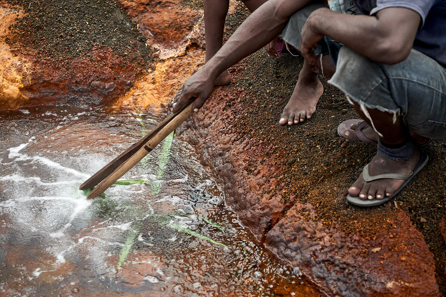 82-Megapode-Egg-Hunters-Chris-0451-Kristina-Steiner